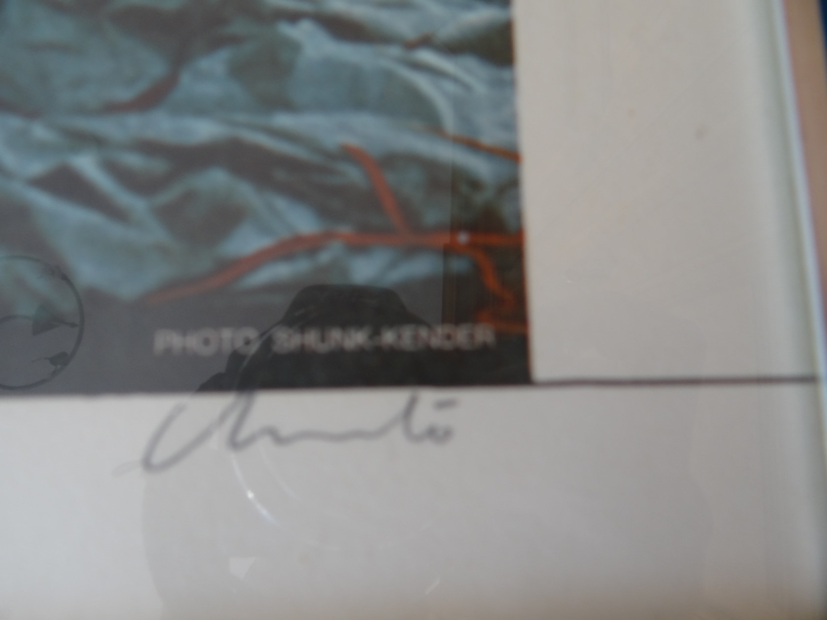 Christo wrapped Momument to Leonardo signatur 2